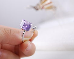 2013新品愛情水立方 設(shè)計(jì)師夸張戒指與個(gè)人衛(wèi)生用品的創(chuàng)新融合